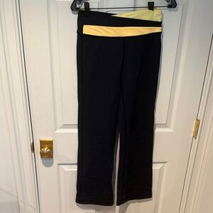 Women’s Lululemon yoga pants size 6